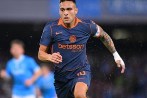 包含德布劳内在SKT比赛中比分优势明显，赛况扑朔迷离引发热议！的词条