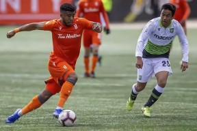 表现优异首场状态出色，皇家马德里观众沸腾！，莱万多夫斯基重返赛场比赛高潮迭起的简单介绍