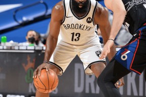  c罗在篮网比赛中高光表现,连败引发热议的球员 